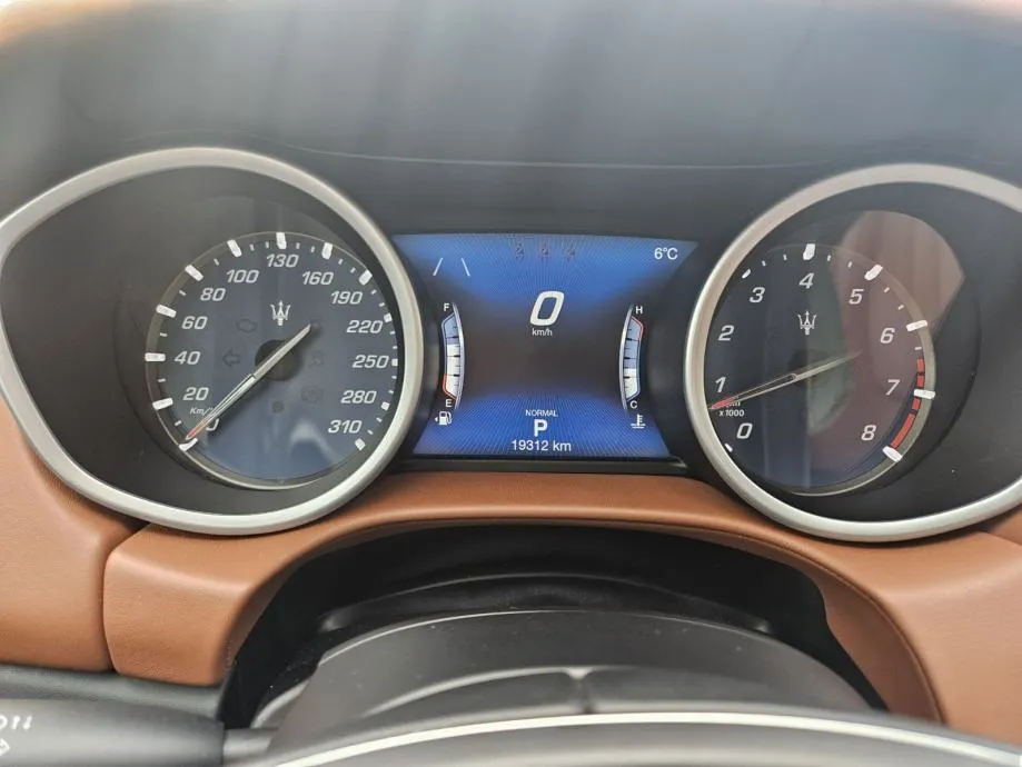 maserati ghibli sq4 3.0 v6 gran lusso - slika 17