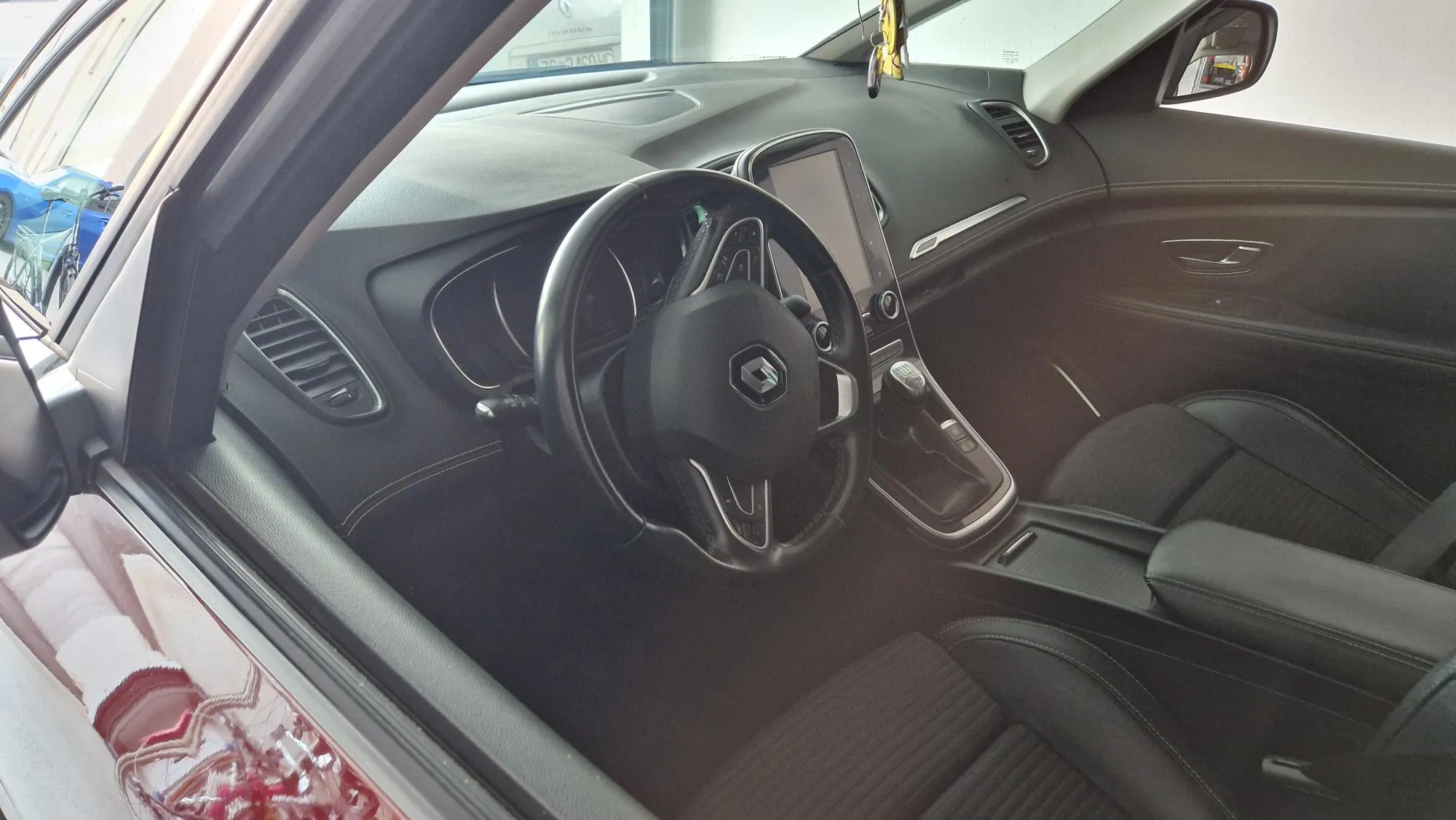 renault scenic 1.7 bose 2019. (prvi vlasnik, reg. 03/2027, nove gume) - slika 17