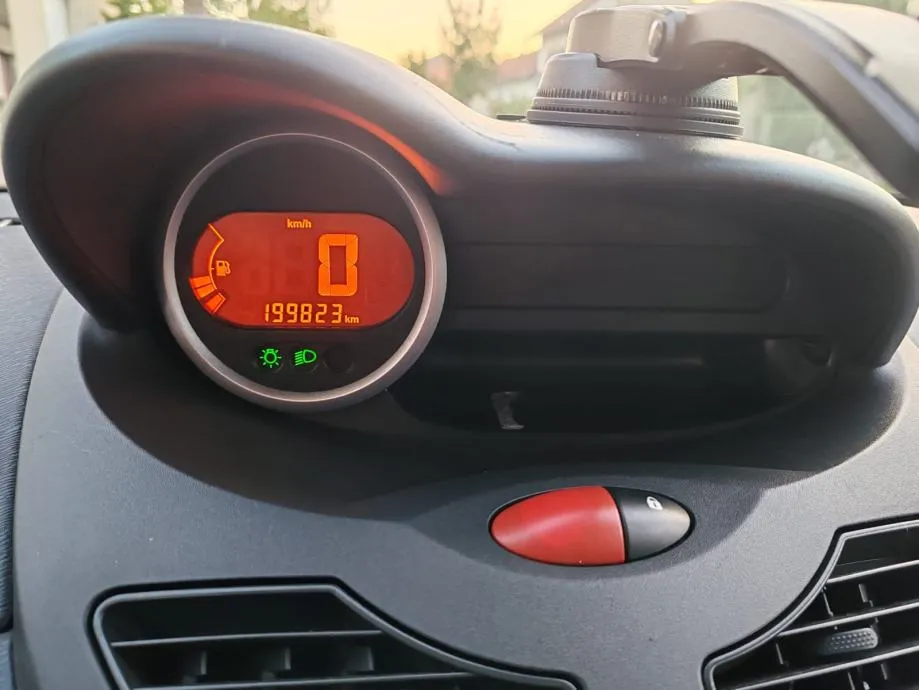 renault twingo 1,2 reg 31.10.2025 - slika 16
