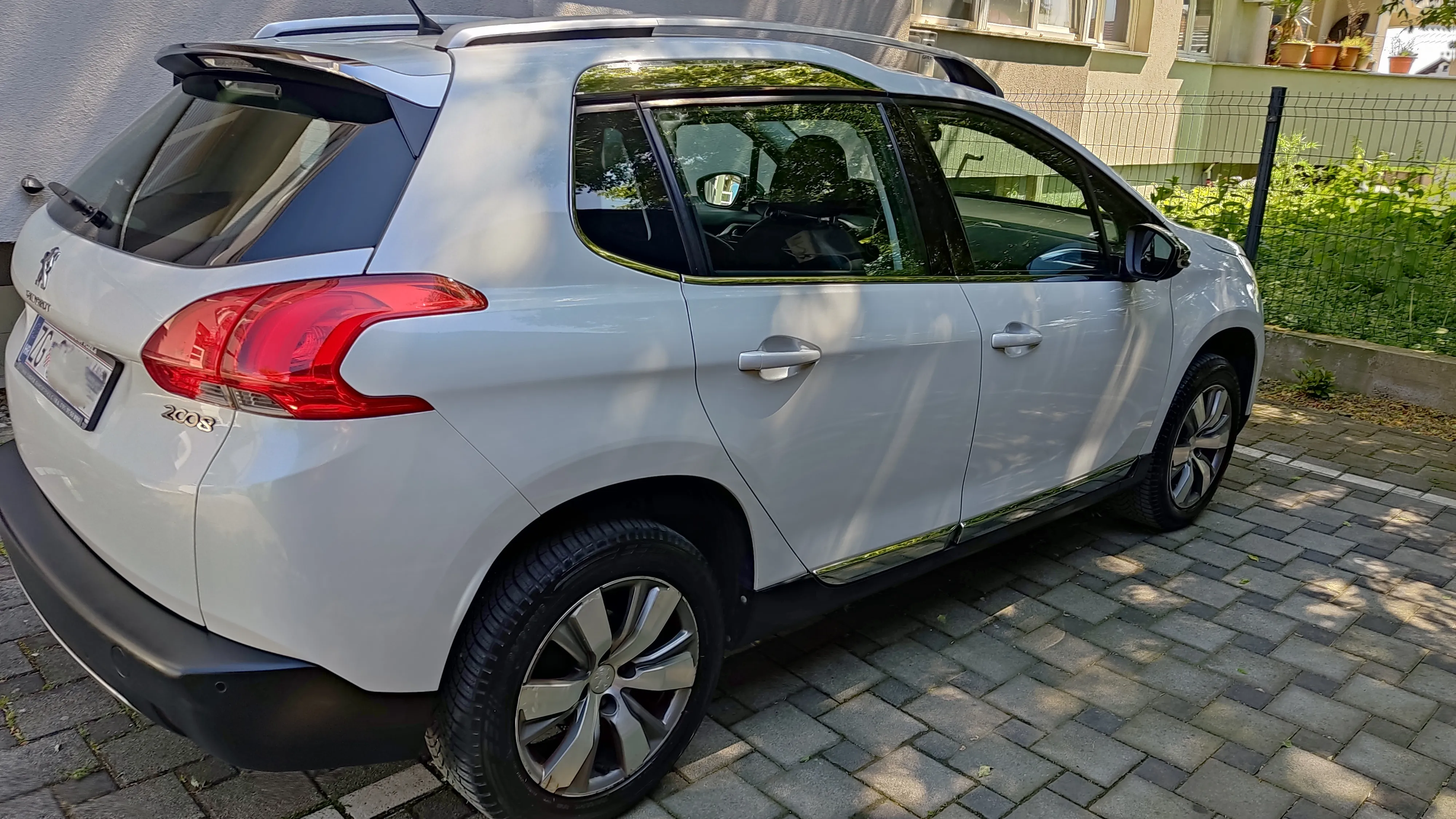 peugeot 2008 1,2 allure - slika 5