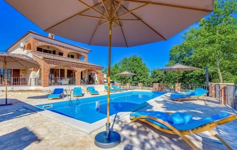 višnjan-rustikalna vila na prodaji sa bazenom (prodaja) - slika 8