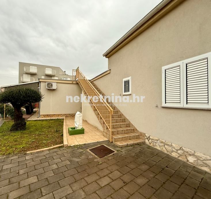prodaja - samostojeća kuća - 300m2 - biograd na moru - slika 10