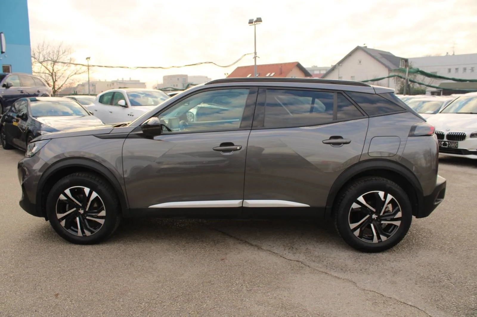 peugeot 2008 1.2 puretech automatik allure *led, navigacija* - slika 8
