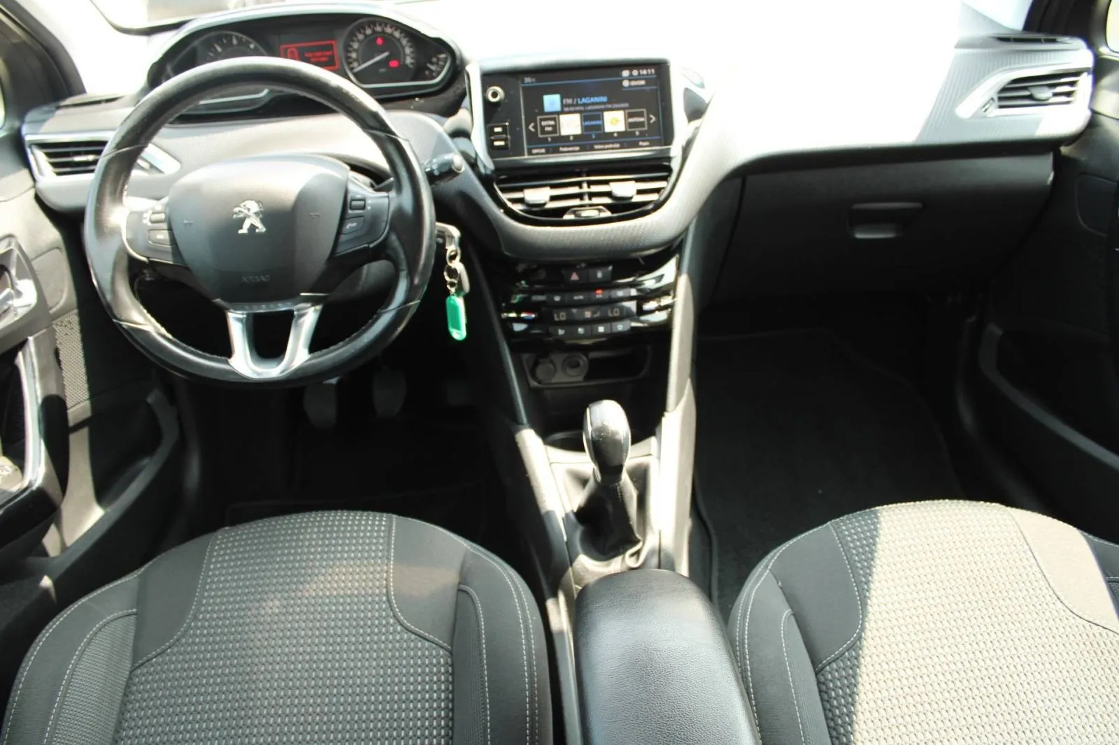 peugeot 208 1.5 hdi allure *navigacija* - slika 8