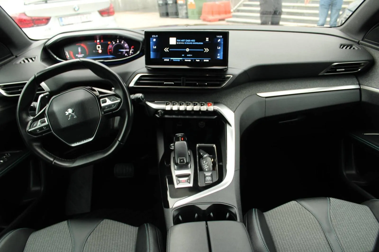 peugeot 5008 1.2 puretech automatik allure *7 sjedala, led, navigacija - slika 22