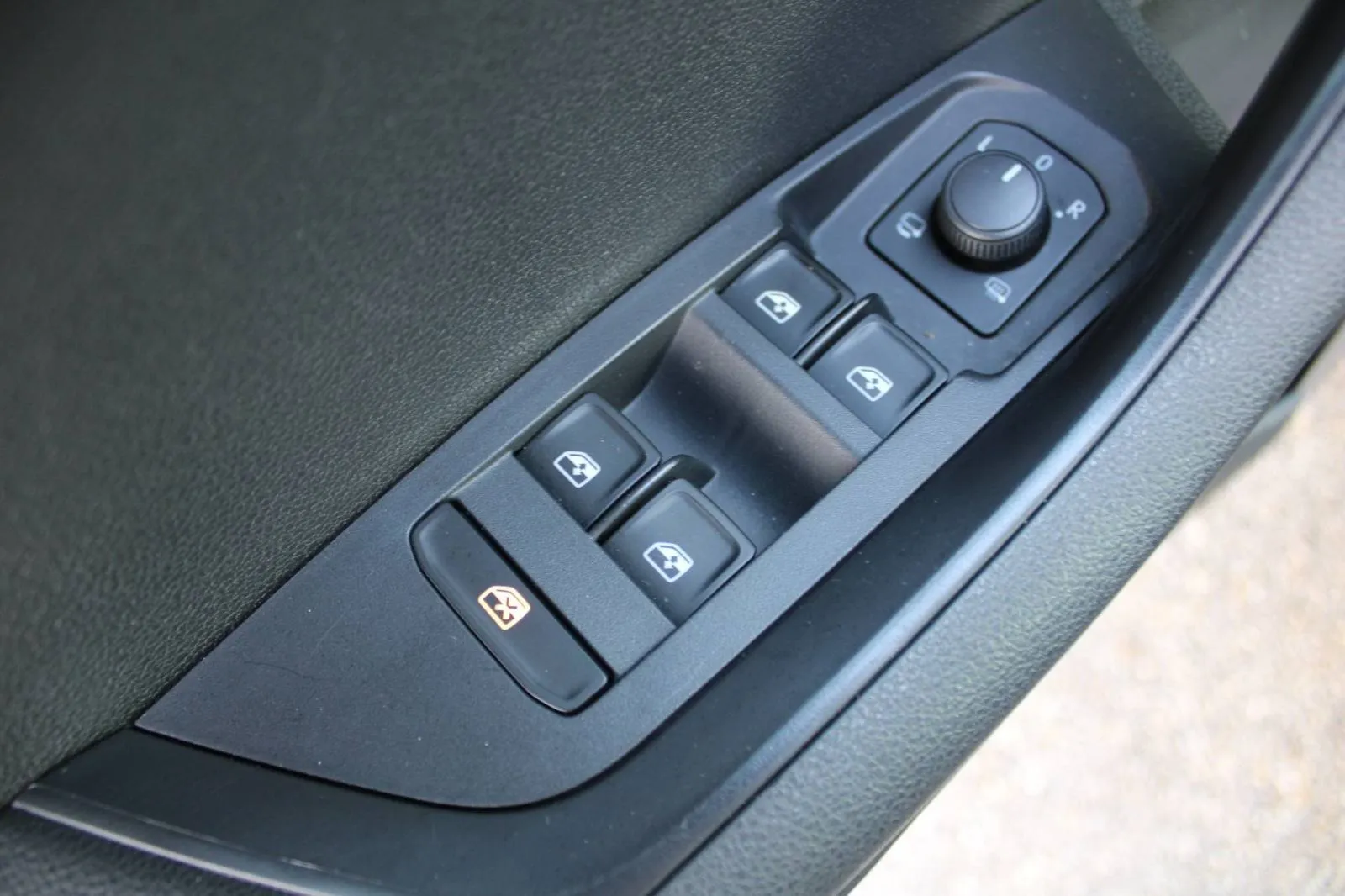 škoda karoq 2.0 tdi dsg *led, navigacija, kamera* - slika 23