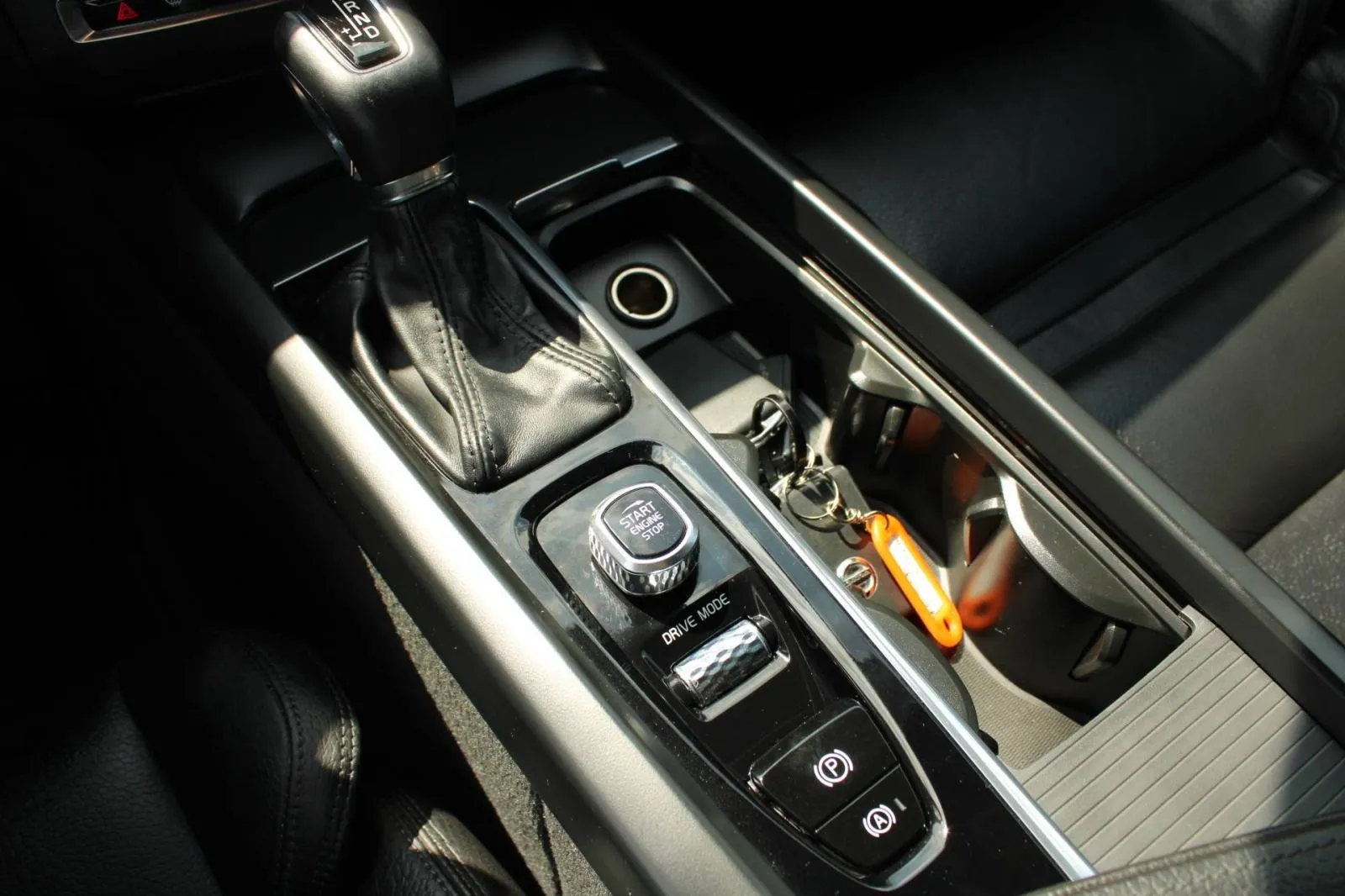 volvo xc60 2.0d automatik *led, navigacija, kamera* - slika 13