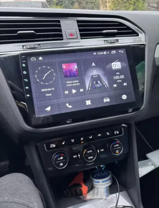 vw touran 2015- 2018 original multimedija navigacija android kamera - slika 4