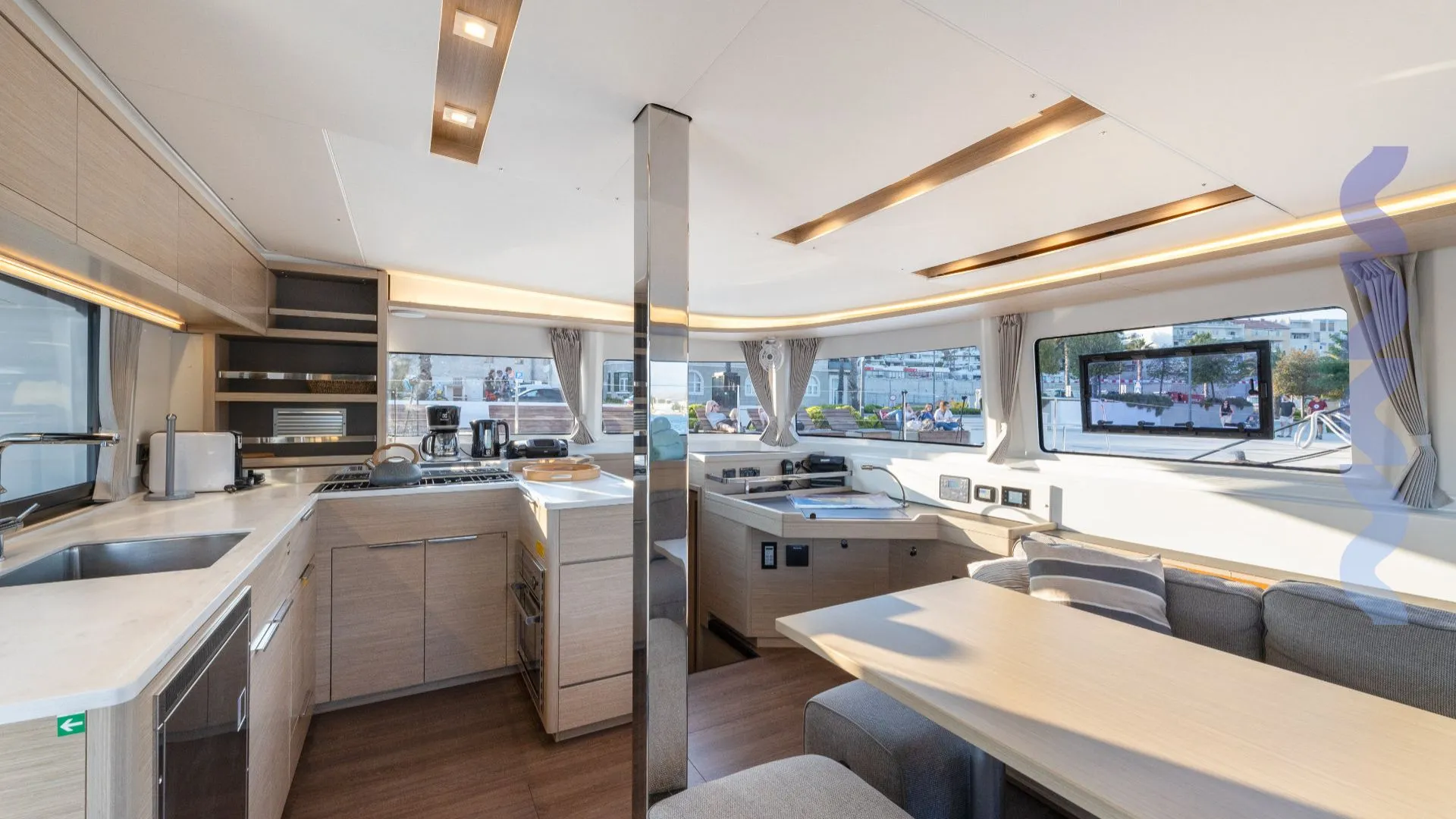 lagoon 46 -skyfall - charter ready - slika 18