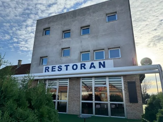 52. vukovar, kultni disco quo vadis, restoran, caffe bar, bilijar sala - slika 20