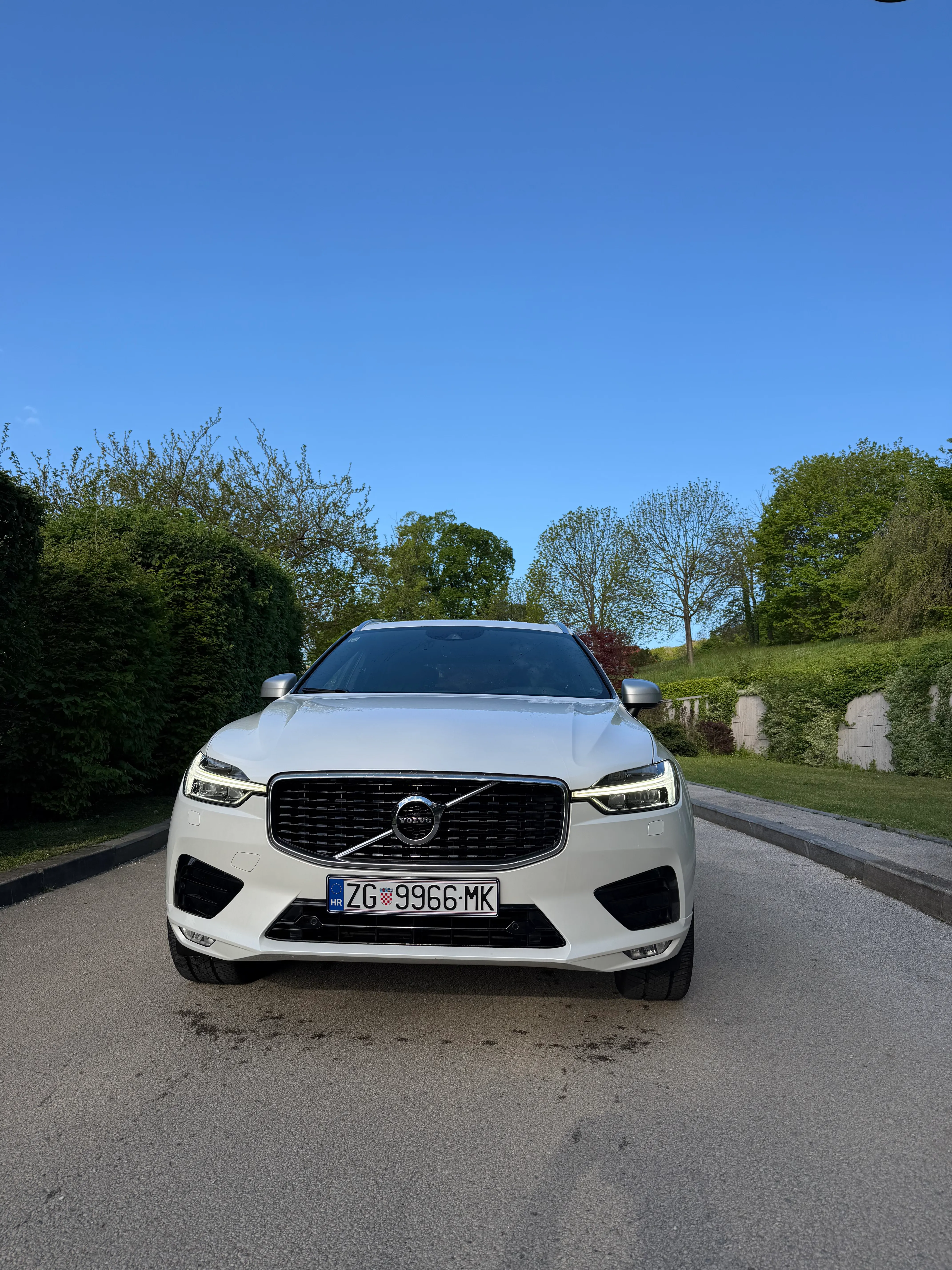 volvo xc60 r design awd d4 automatik - slika 2