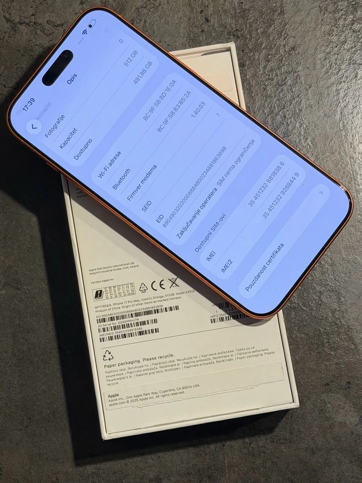 iphone 17 pro max od 512gb memorije u narančastoj boji. - slika 2