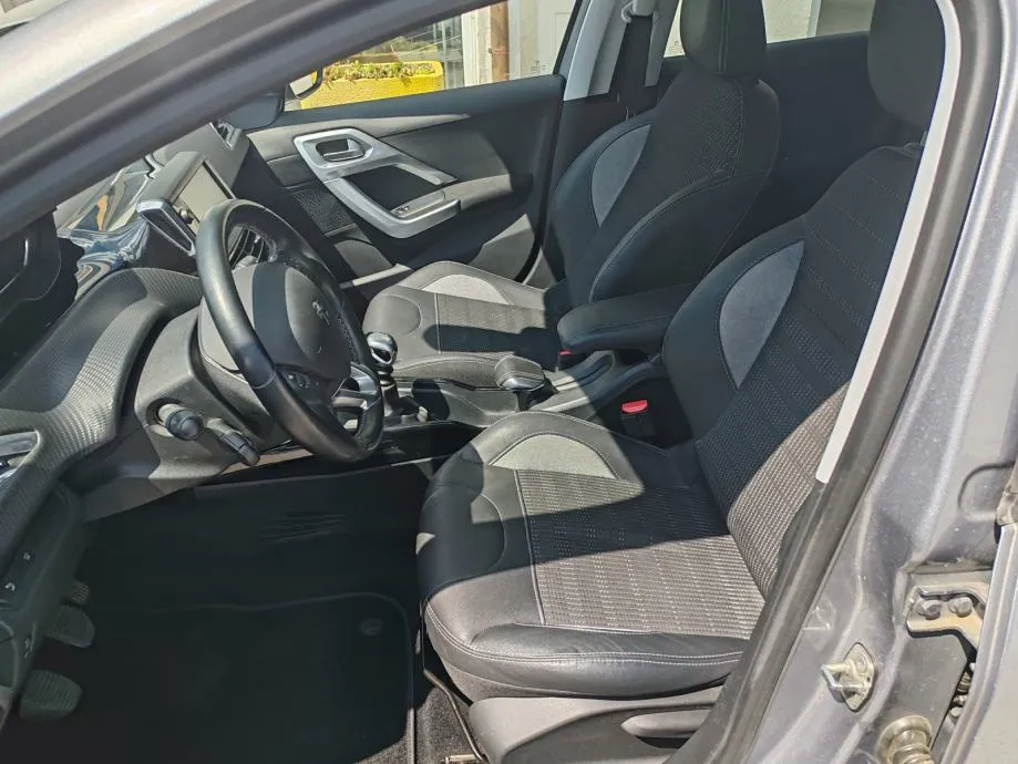 peugeot 2008 1,2 puretech - slika 14