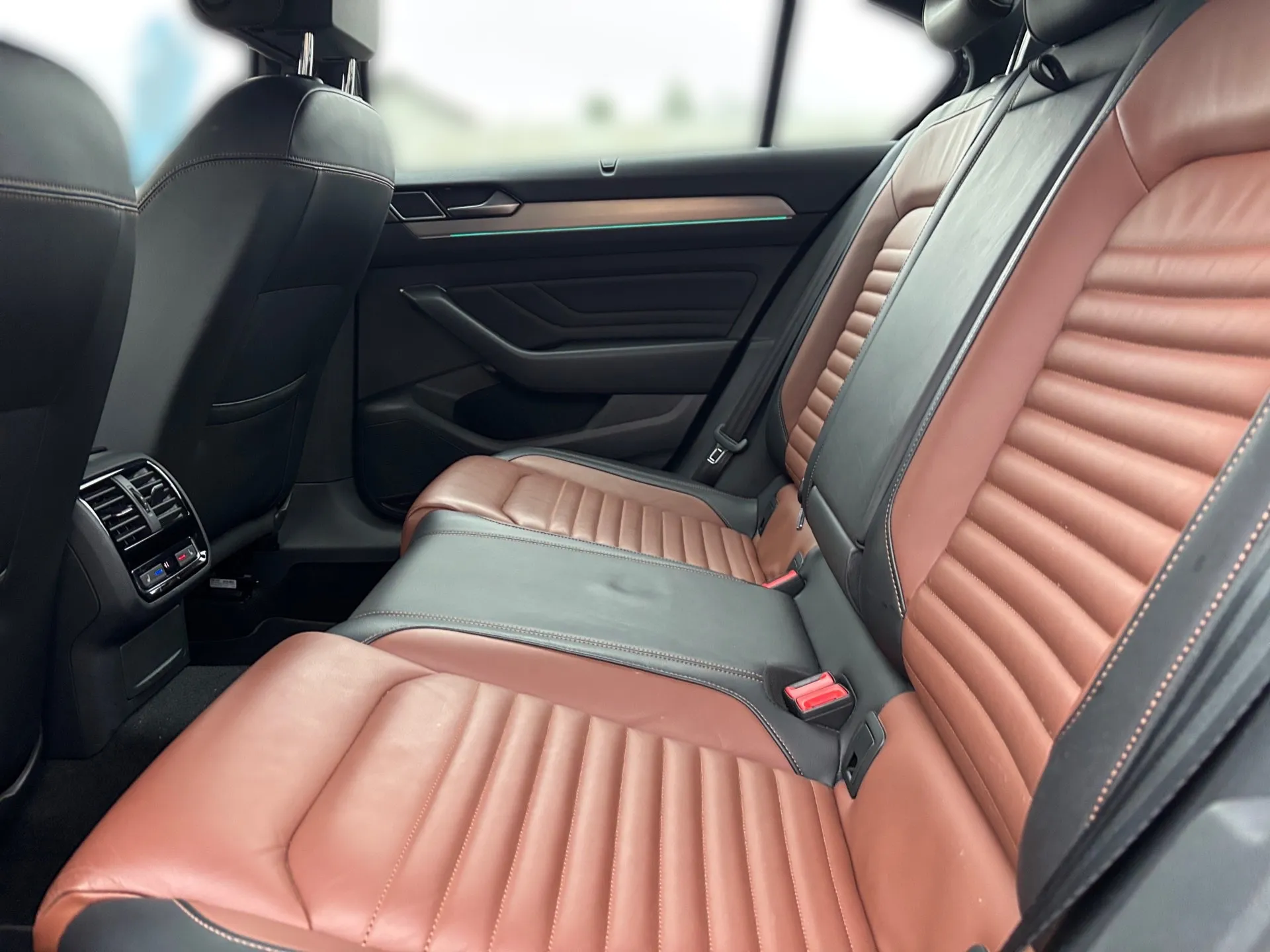 vw passat 2,0 tdi dsg top oprema - slika 11