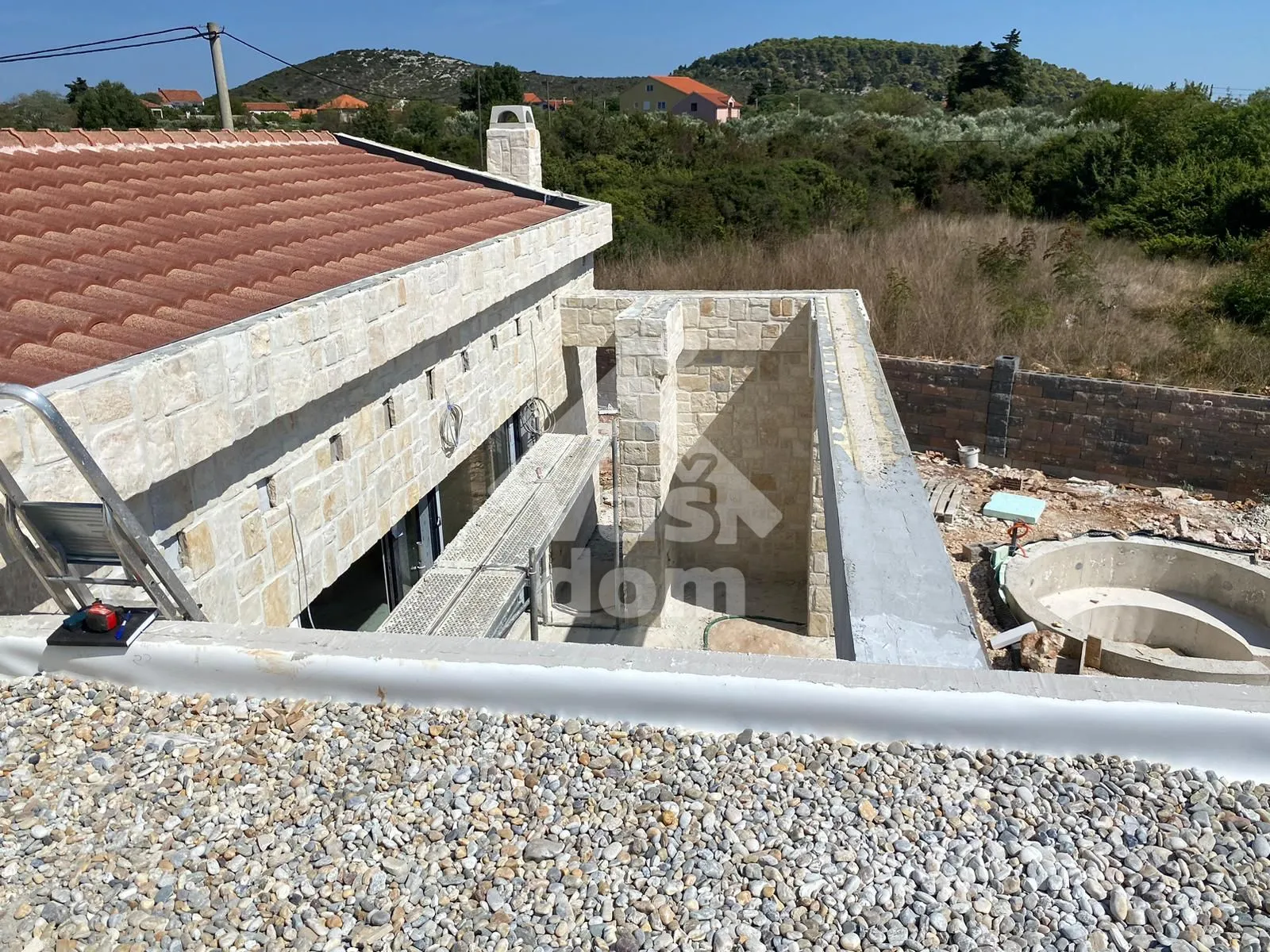 sukošan, debeljak, kuća 144 m2 s bazenom 50 m2 - slika 7