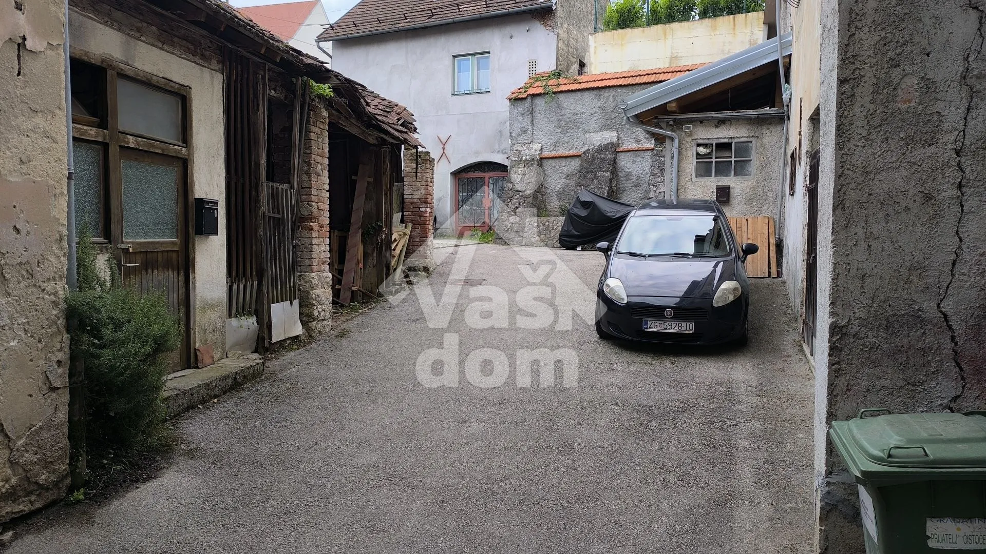 samobor, centar ,stan 59 m2+ tavanski prostor 43,68 m2 - slika 8
