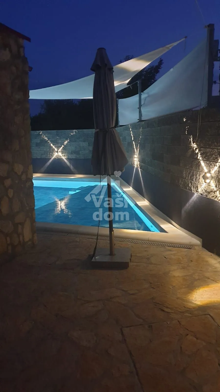 pag, stan 99,86 m2 +zemljište 300 m2 i kamene kućice 20 m2 - slika 18