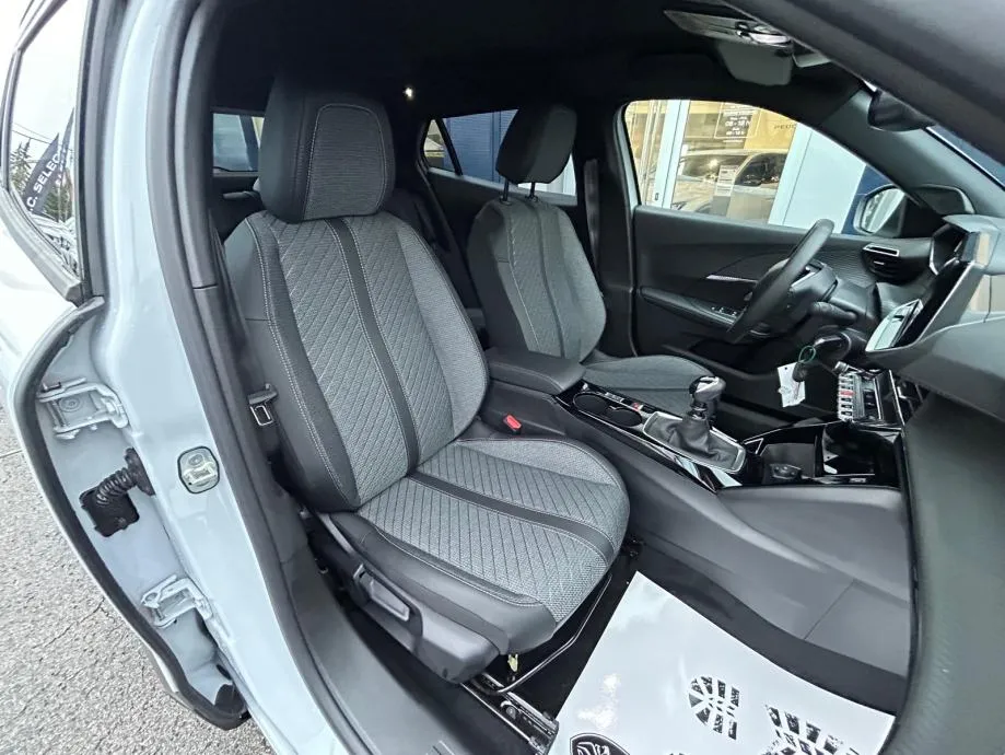 peugeot 2008 allure puretech 100 - slika 8