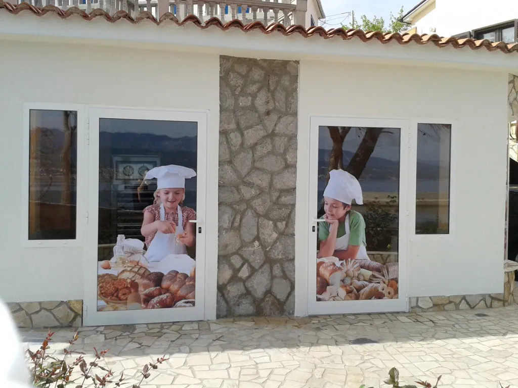izrada reklama - oslikavanje izloga i zidova- tapete - slika 3
