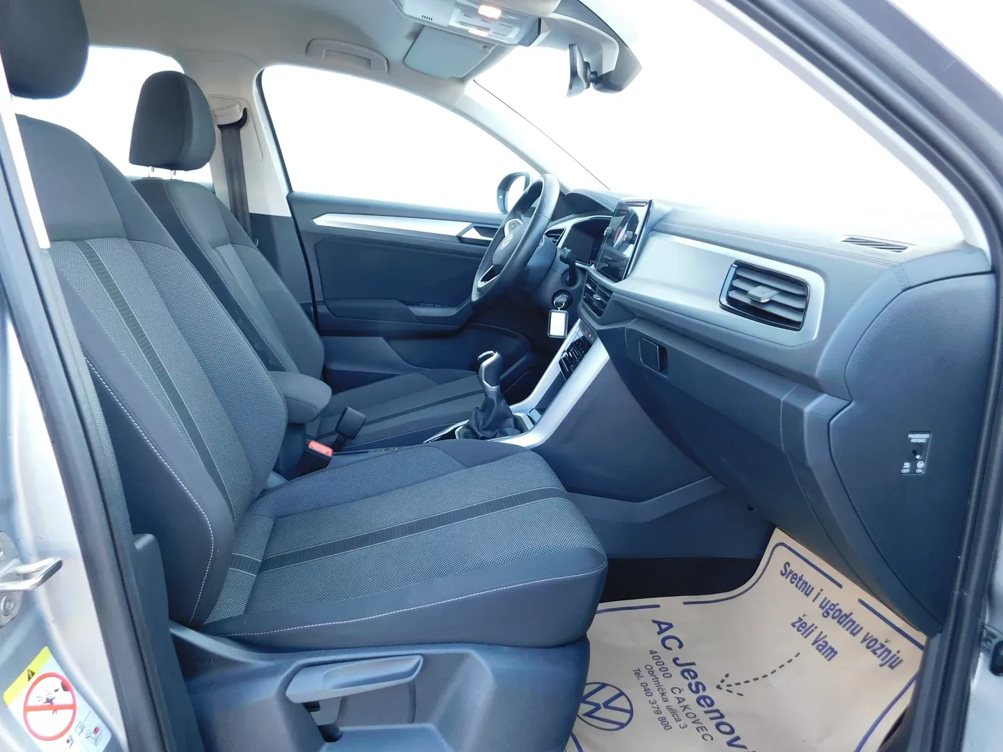 10452 volkswagen t-roc 1.0 tsi life - slika 12