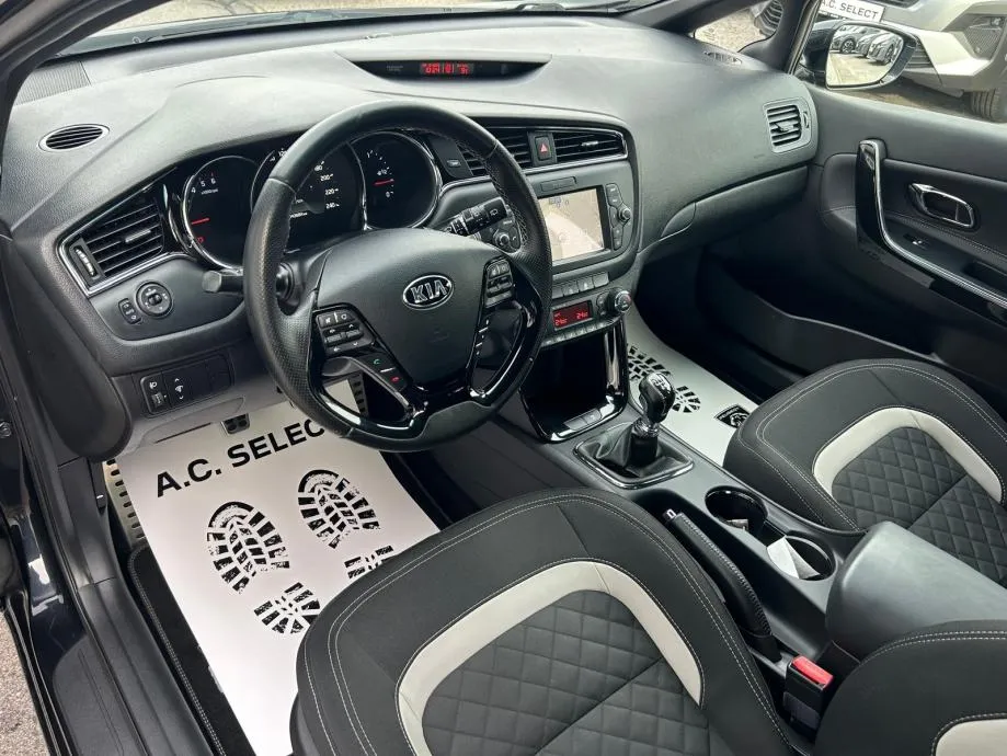 kia ceed sw 1,6 crdi gt line - navi - servis - garancija - reg 1 god!! - slika 16