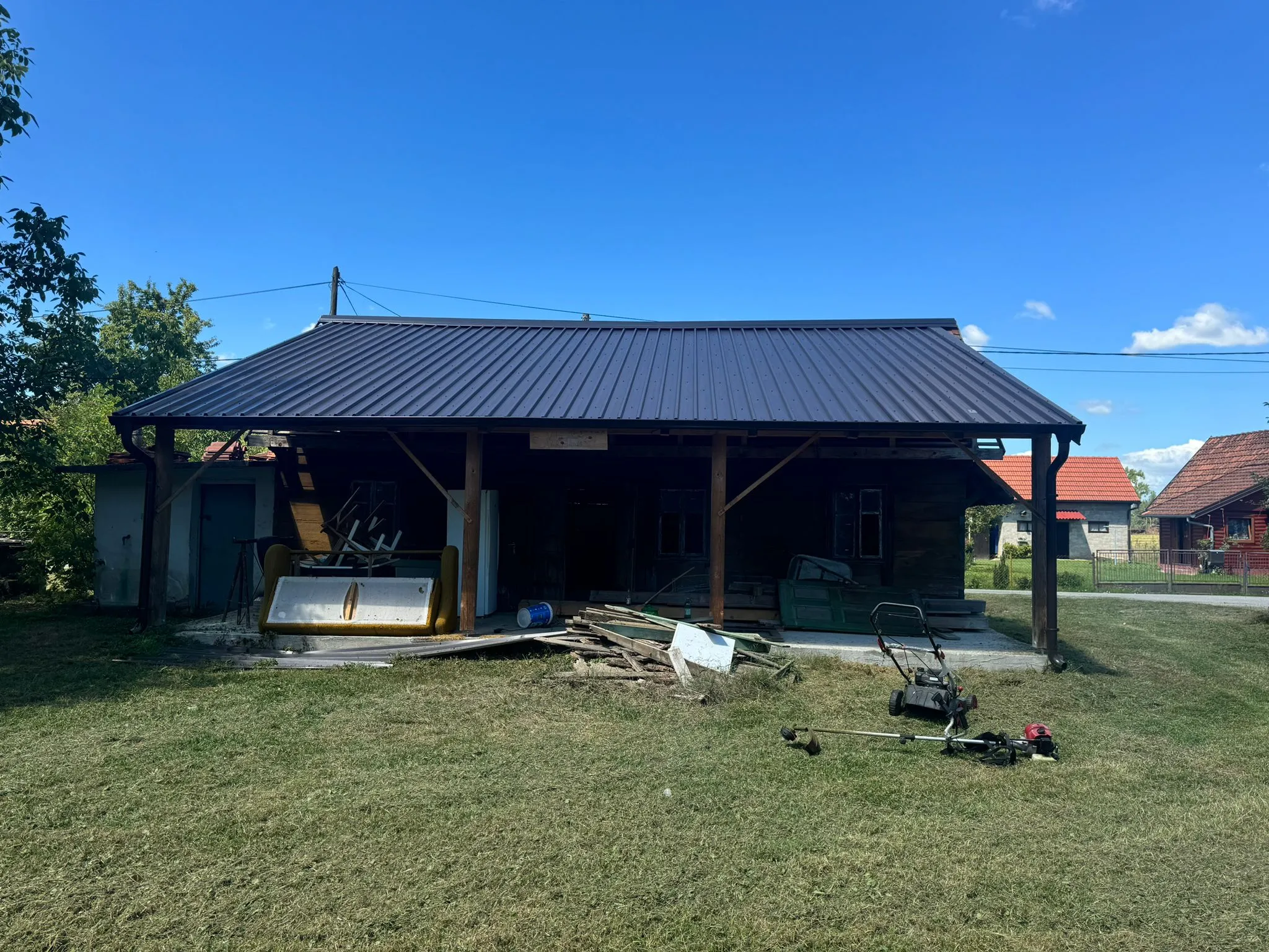 kuća drvena sa 2000m2 okućnice - slika 3