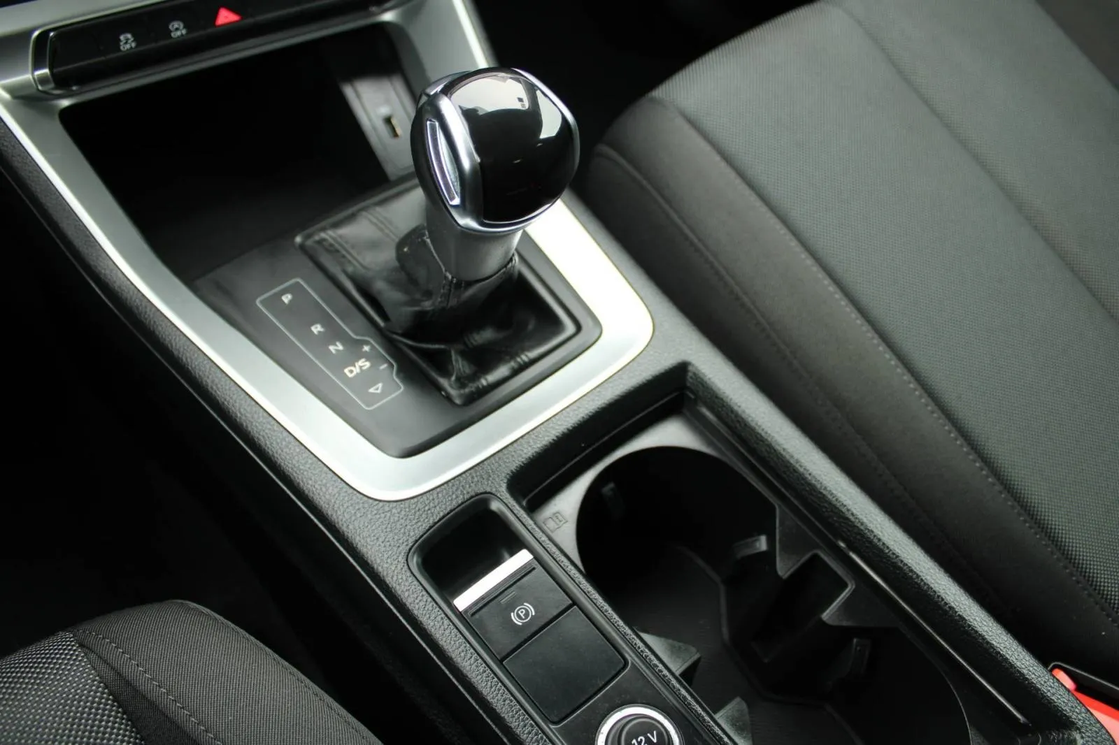 audi q3 40 tdi quattro s-tronic *navigacija* - slika 14