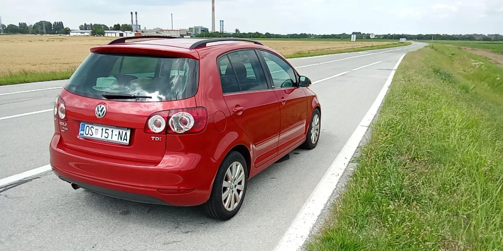 vw golf plus 1.6 tdi 77 kw, full, veliki servis, nove dizne, očuvan - slika 2