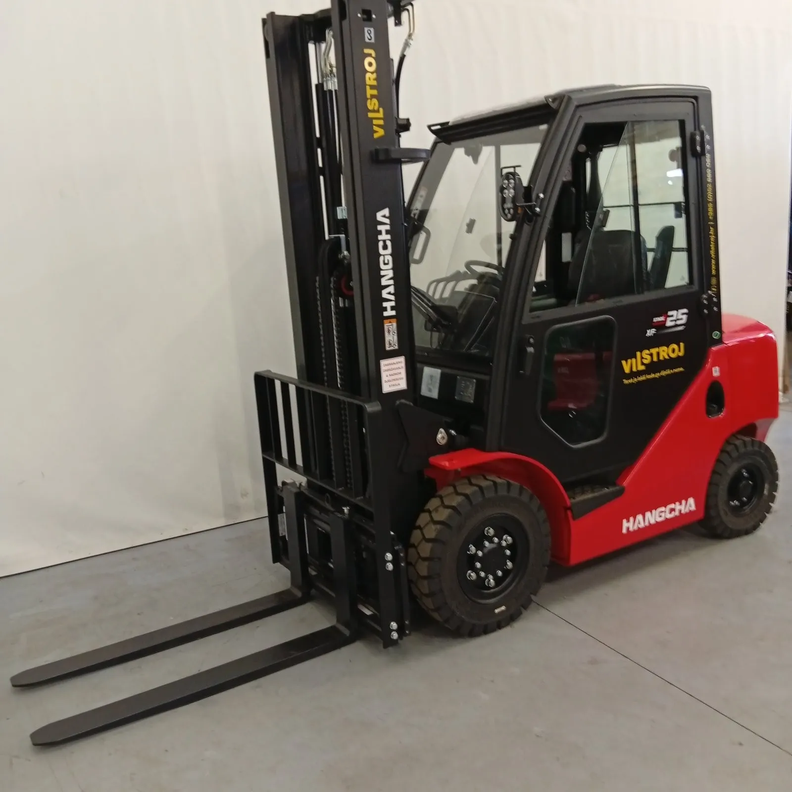 čeoni diesel 2500 kg hangcha cpcd25-xw97f - slika 1