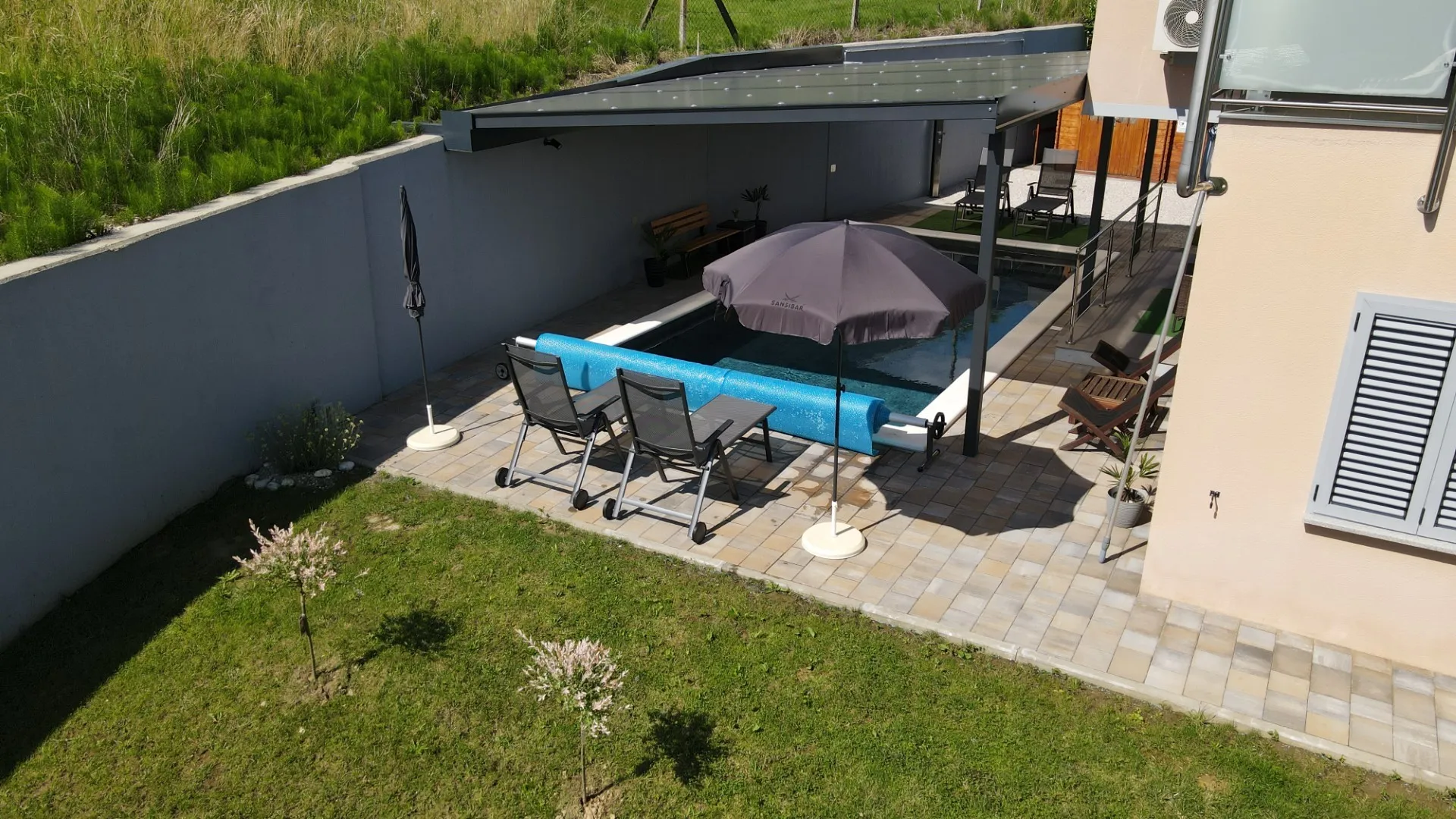 villa dambo - luksuzna vila s bazenom i uređenom okućnicom - slika 25