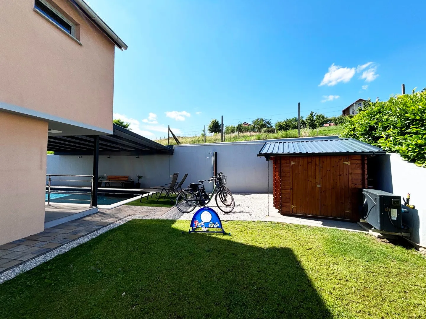 villa dambo - luksuzna vila s bazenom i uređenom okućnicom - slika 29