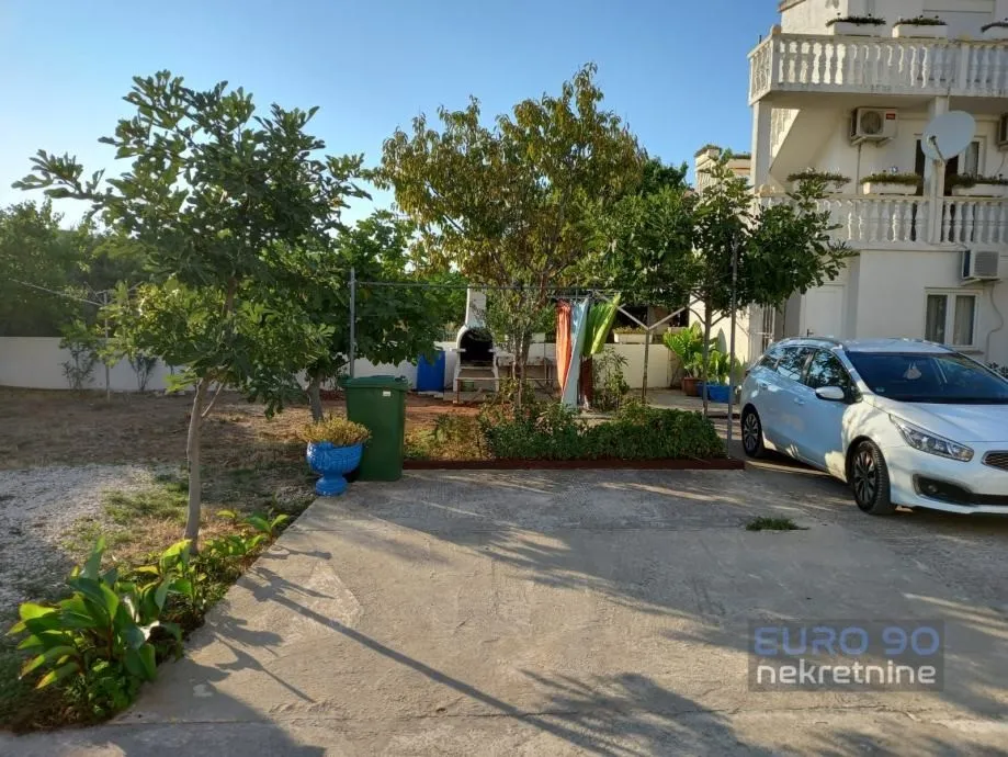 vir-samostojeća kuća sa 6 apartmana, garažom i velikom okućnicom - slika 5