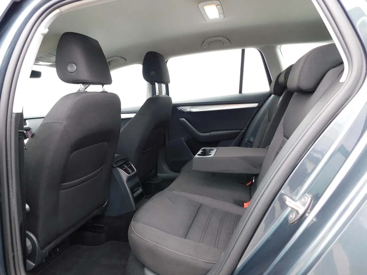 11451 škoda octavia combi ambition 1.6 tdi - slika 10