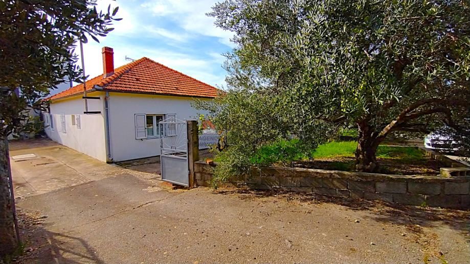 Zadar-BULEVAR, dvojna kuća-prizemnica s prostranom okućnicom