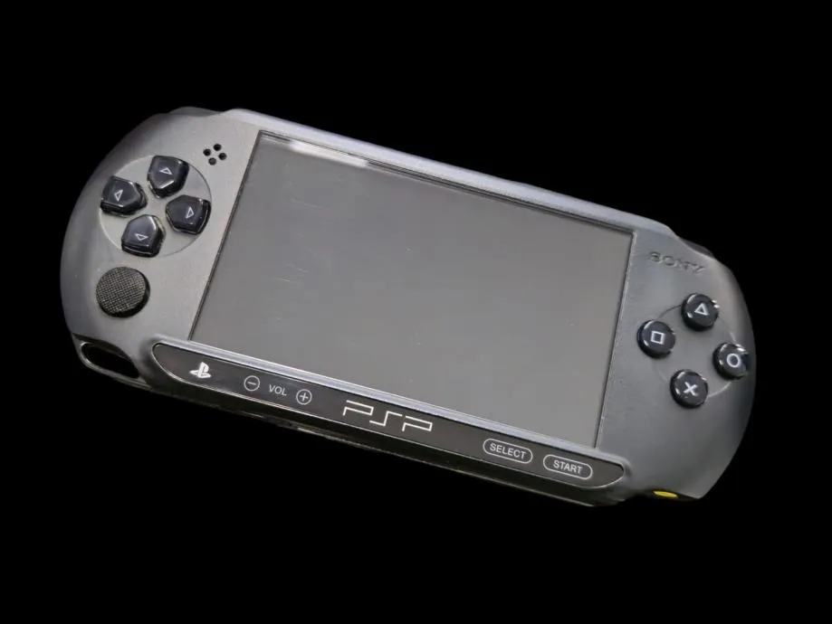 psp ( playstation portable) + 9 igara / r1, rate ! - slika 2