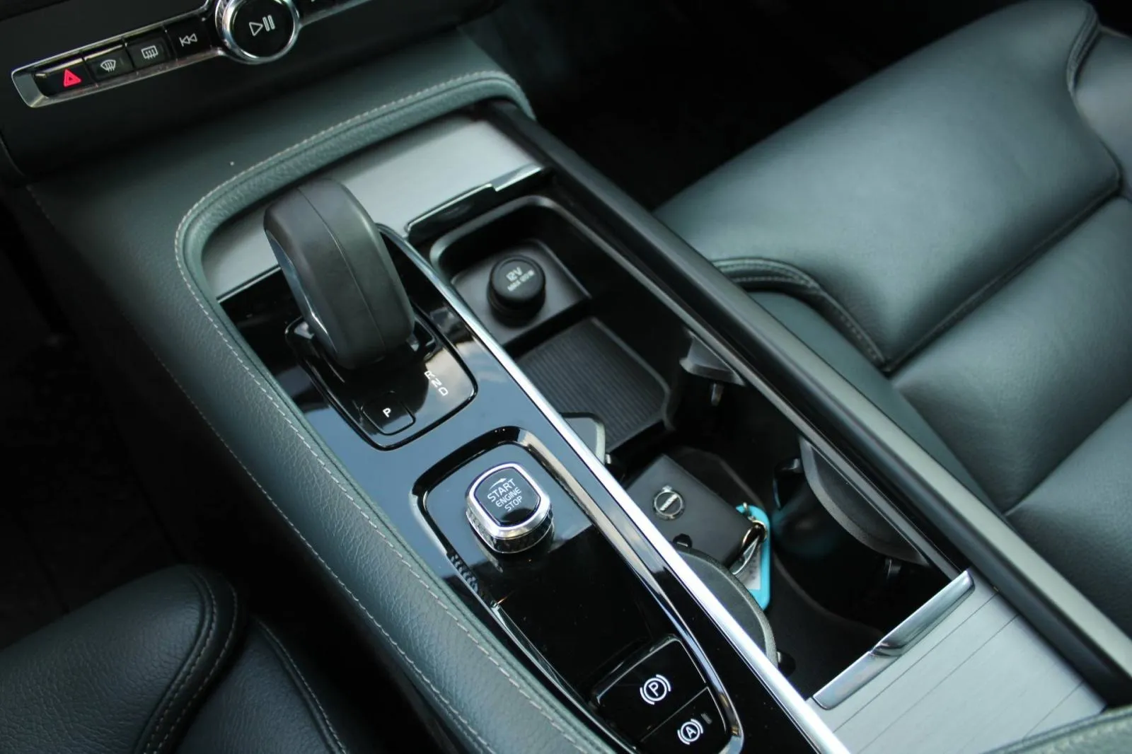 volvo xc90 b5 awd automatik *led, navigacija, kamera* - slika 17