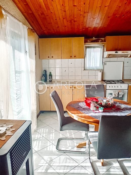 kaštel sućurac - komforan trosoban stan (terasa, roštilj, parking) - slika 3