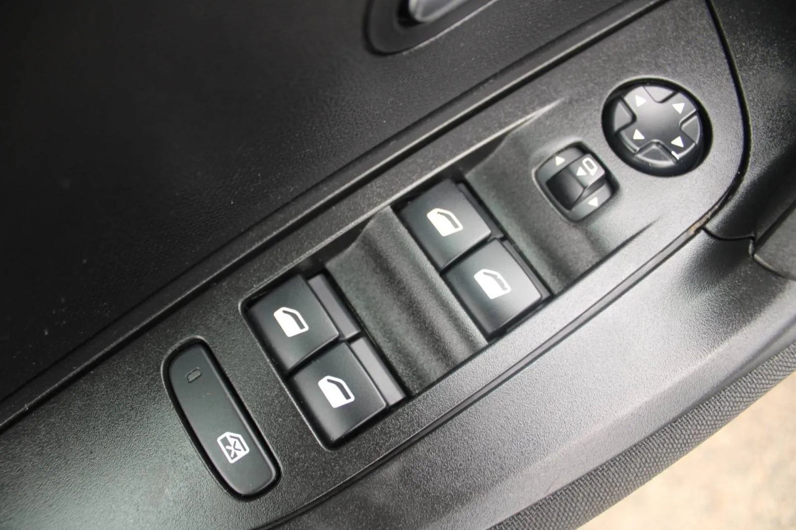 peugeot 2008 1.2 puretech automatik - slika 12