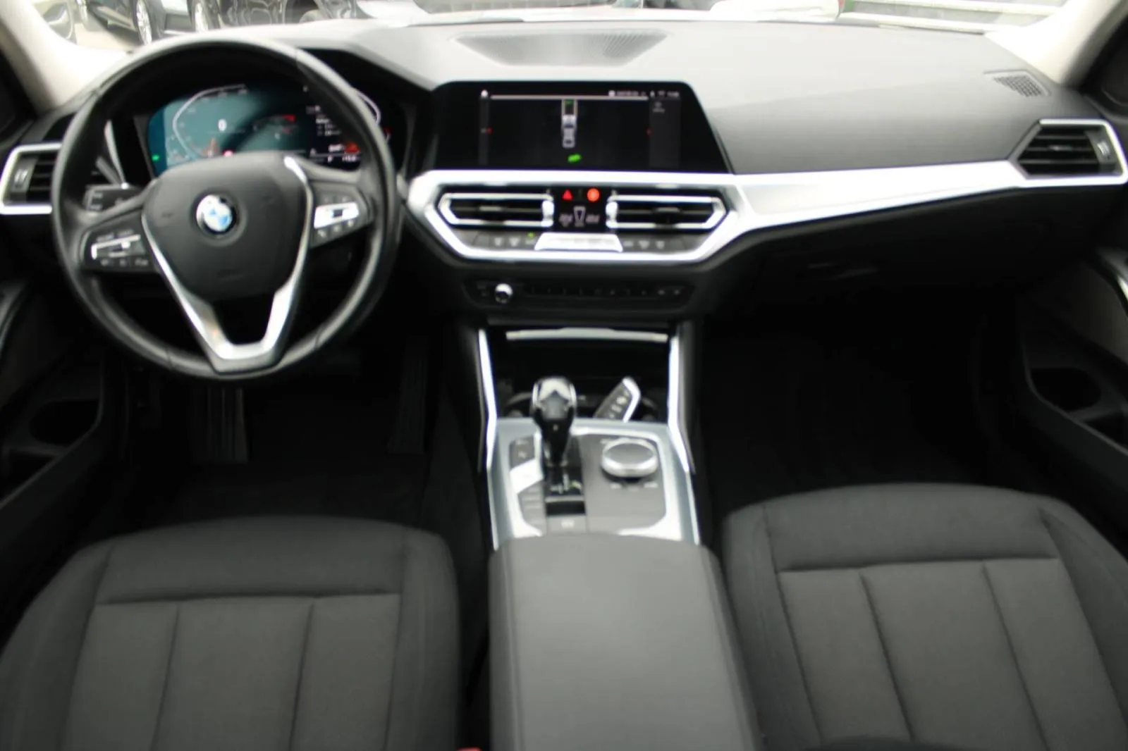 bmw serija 3 320d xdrive automatik *led, navigacija, harman kardon* - slika 19