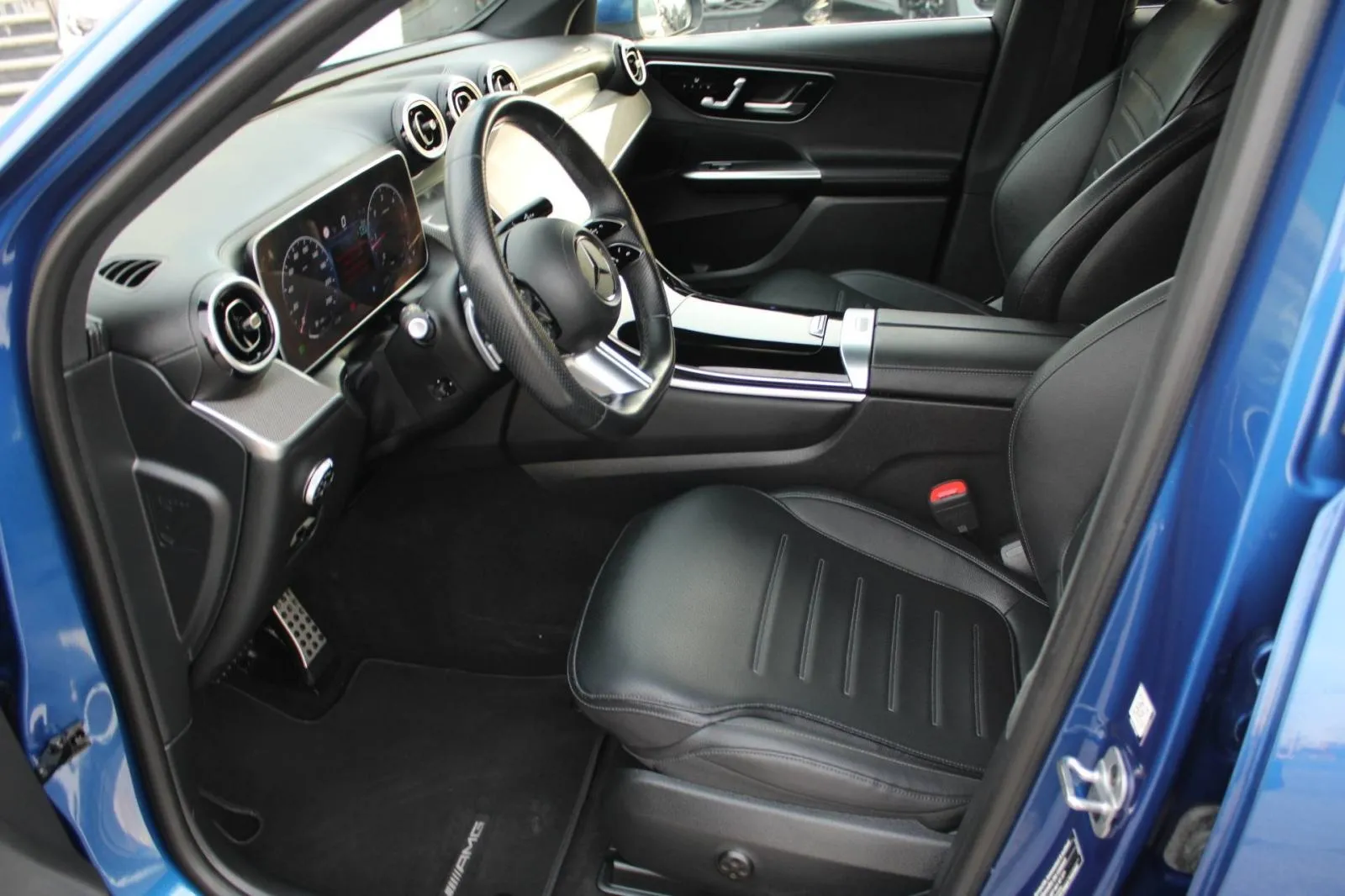 mercedes-benz glc 300d 4matic amg *digital light, navigacija, kamera* - slika 9