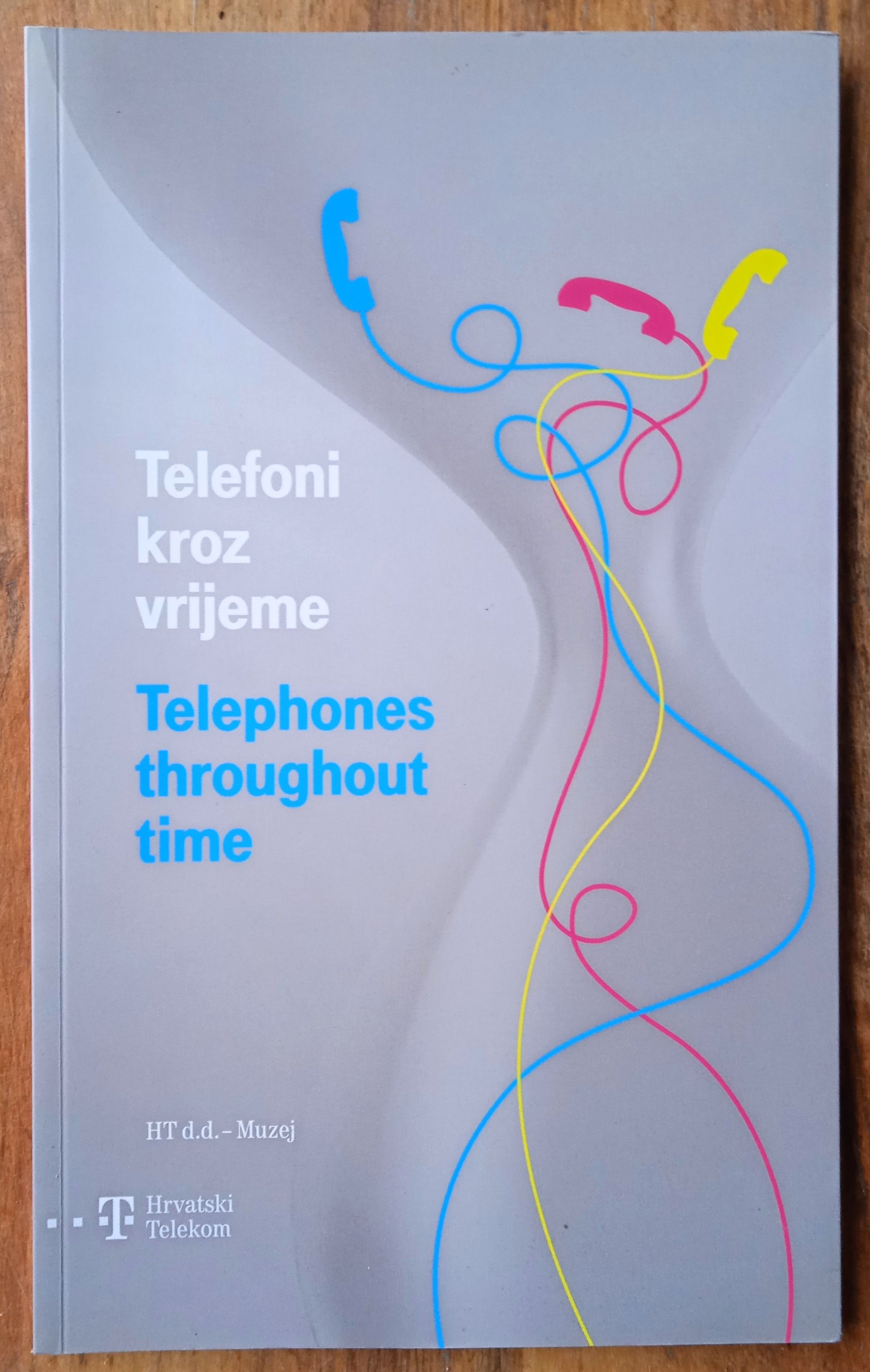 TELEFONI KROZ VRIJEME Katalog izložbe - Sisak