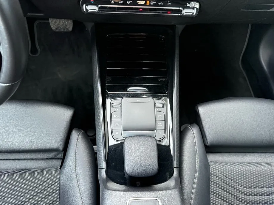 mercedes glb 200d automatik °velika navi°kamera°leasing bez učešća° - slika 21