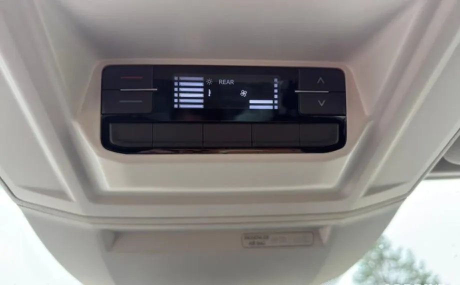 volkswagen crafter 2.0 35 tdi putnički 8 + 1 sjedišta - slika 22