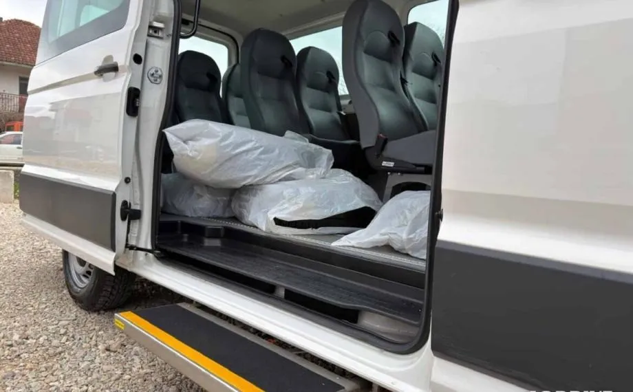 volkswagen crafter 2.0 35 tdi putnički 8 + 1 sjedišta - slika 6