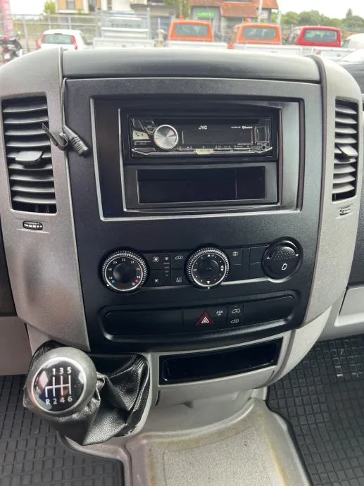 volkswagen crafter 6 sjedala + tovarni prostor, 2013 god. - slika 11