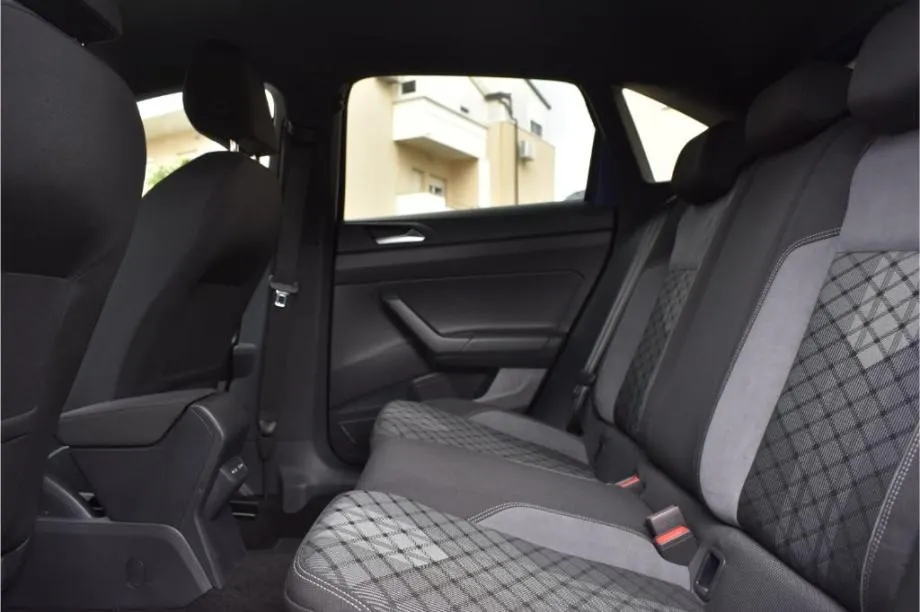 volkswagen taigo 1.0 tsi automatik dsg - r-line - slika 14