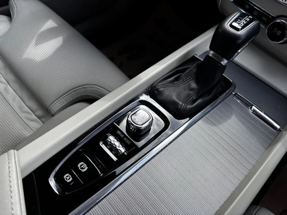 volvo xc60 d4 automatik •2020.g.•inscription•leasing bez učešća• - slika 13