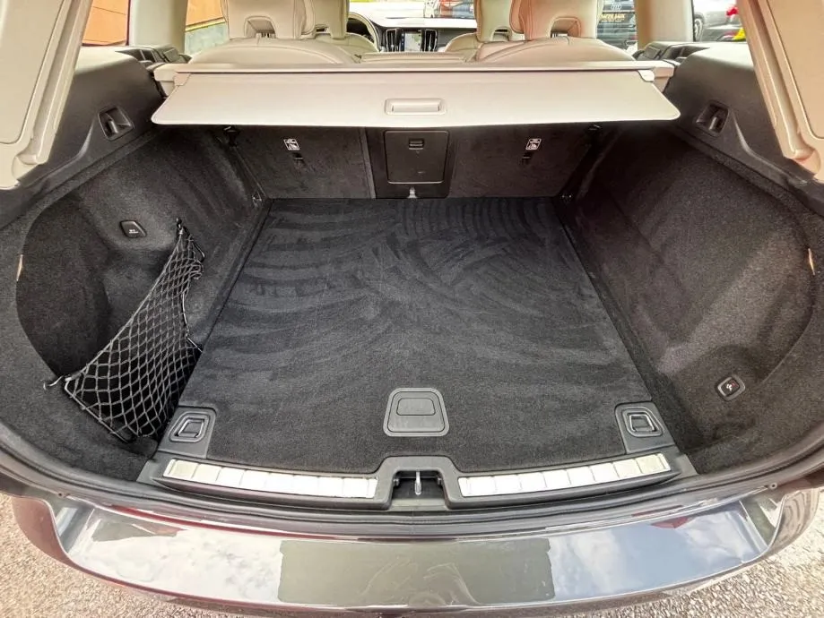 volvo xc60 d4 automatik •2020.g.•inscription•leasing bez učešća• - slika 17