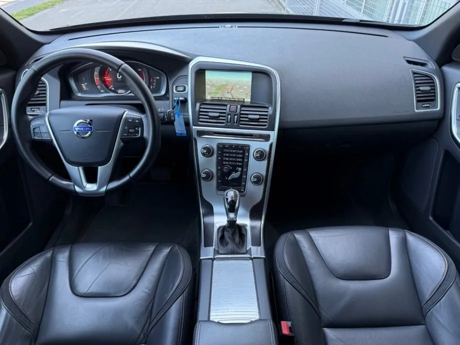 volvo xc60 d4 ocean race automatik °navi°koža°kamera°reg:4/2027° - slika 2