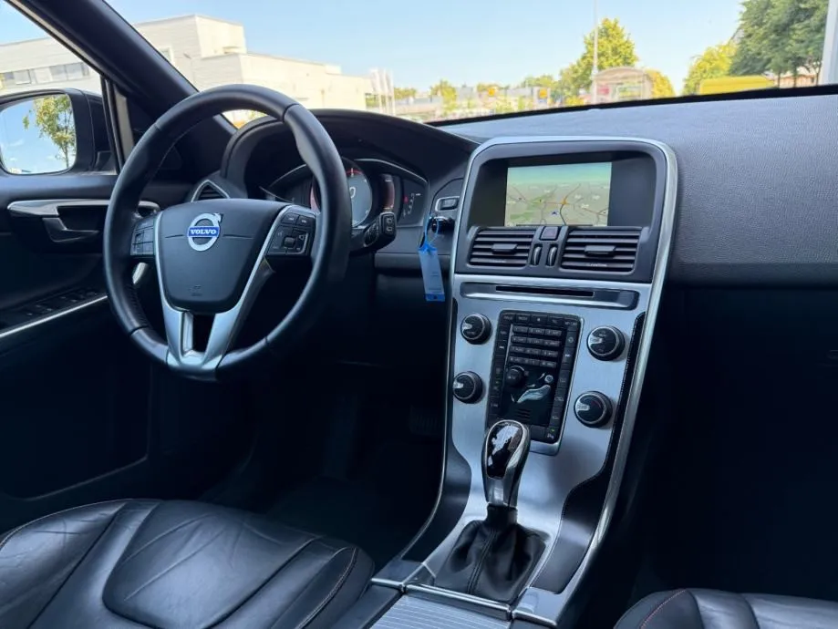 volvo xc60 d4 ocean race automatik °navi°koža°kamera°reg:4/2027° - slika 20